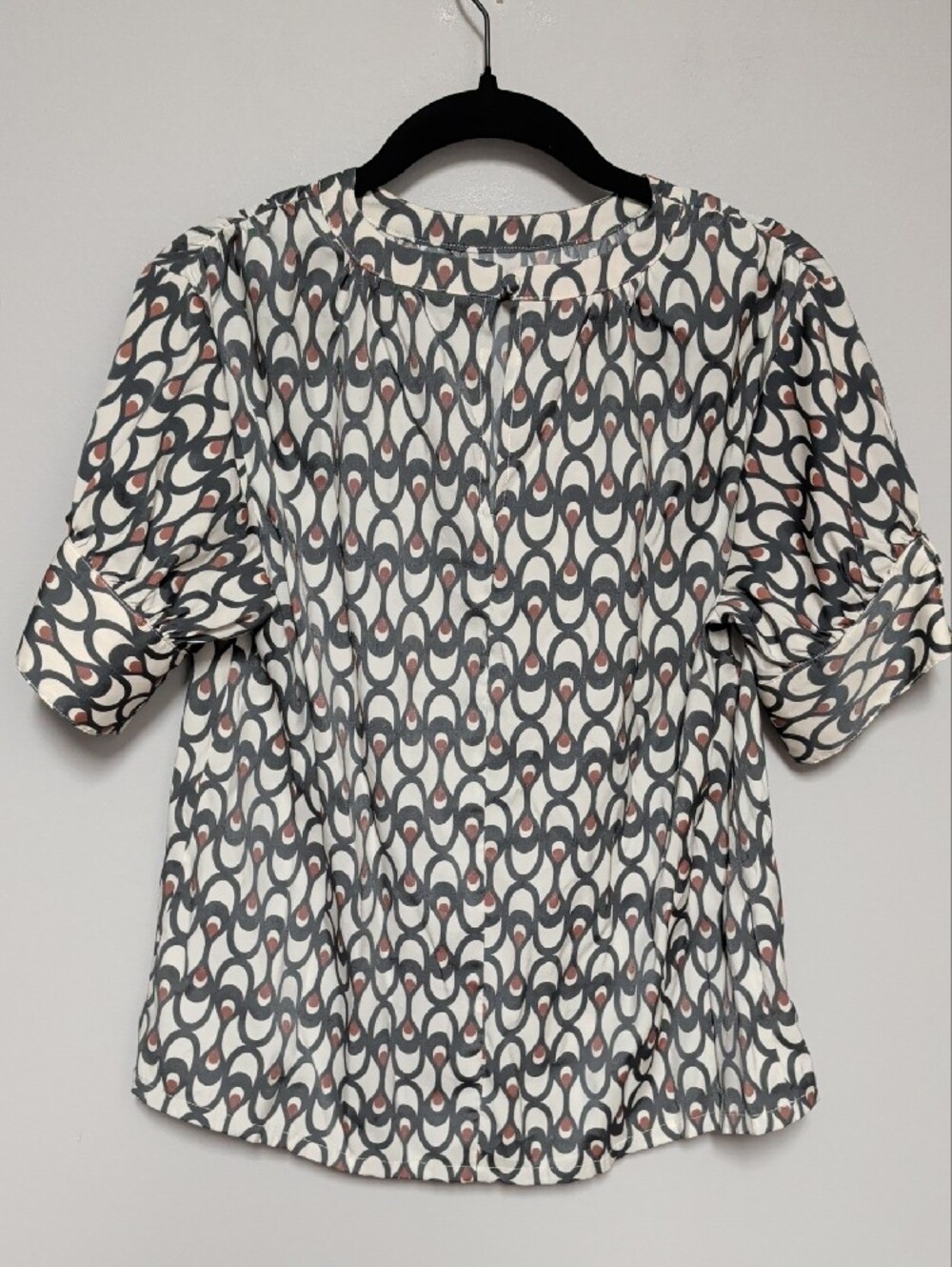 Worthington Ivory Geometric Short Sleeve Blouse with Gray and Blush Accents - Picture 4 of 7